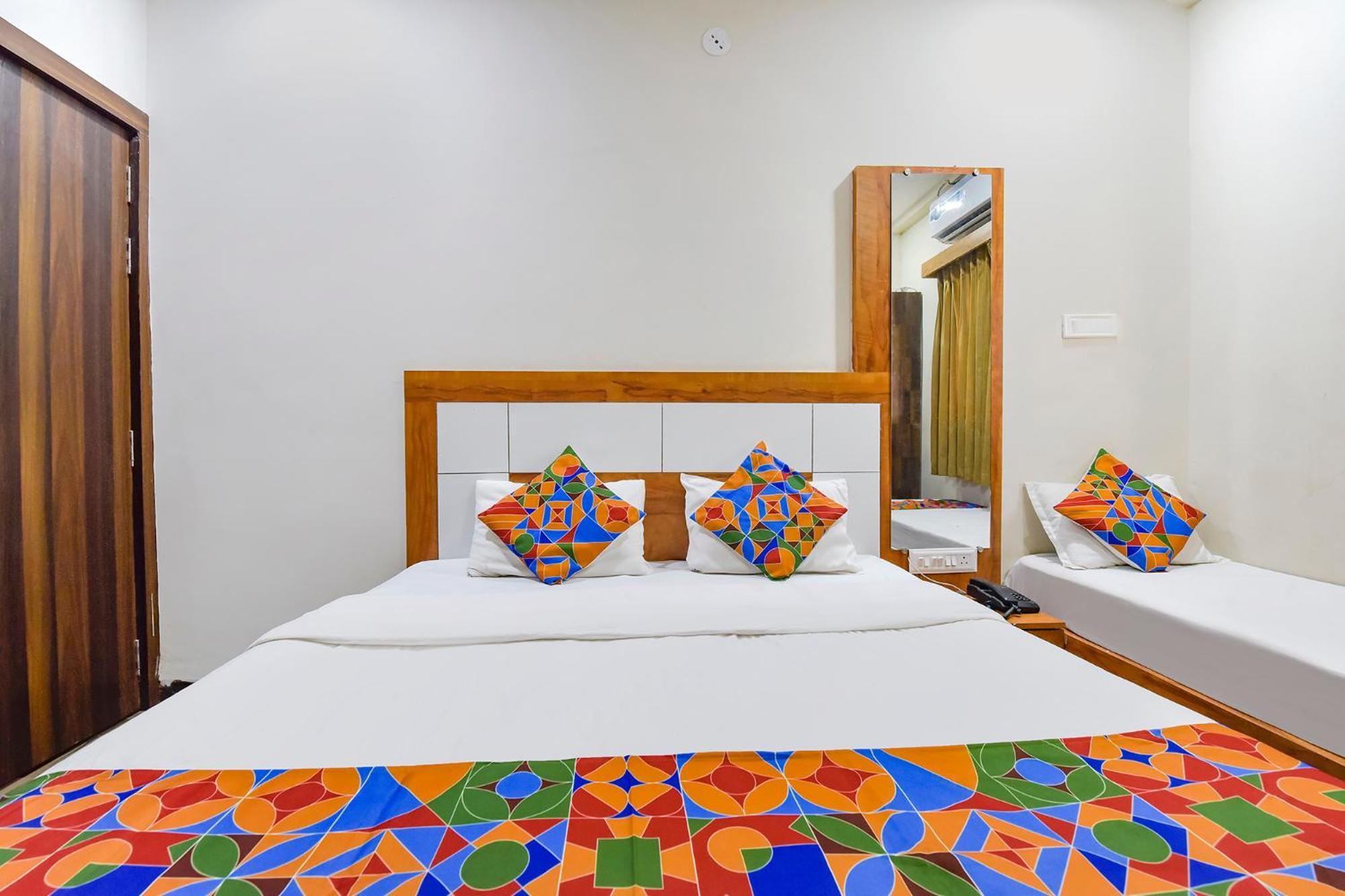 Fabexpress Nishesh Tower Hotel Ujjain Exterior foto