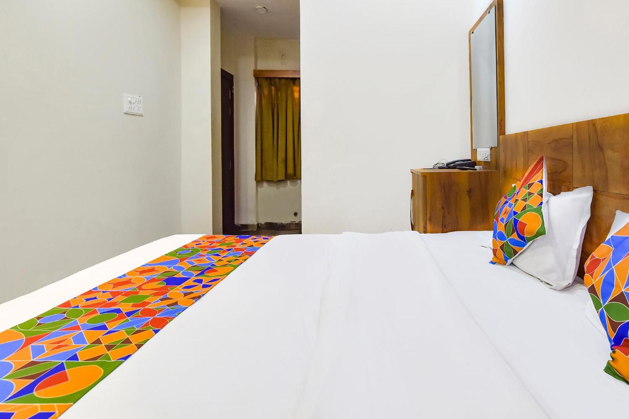 Fabexpress Nishesh Tower Hotel Ujjain Exterior foto
