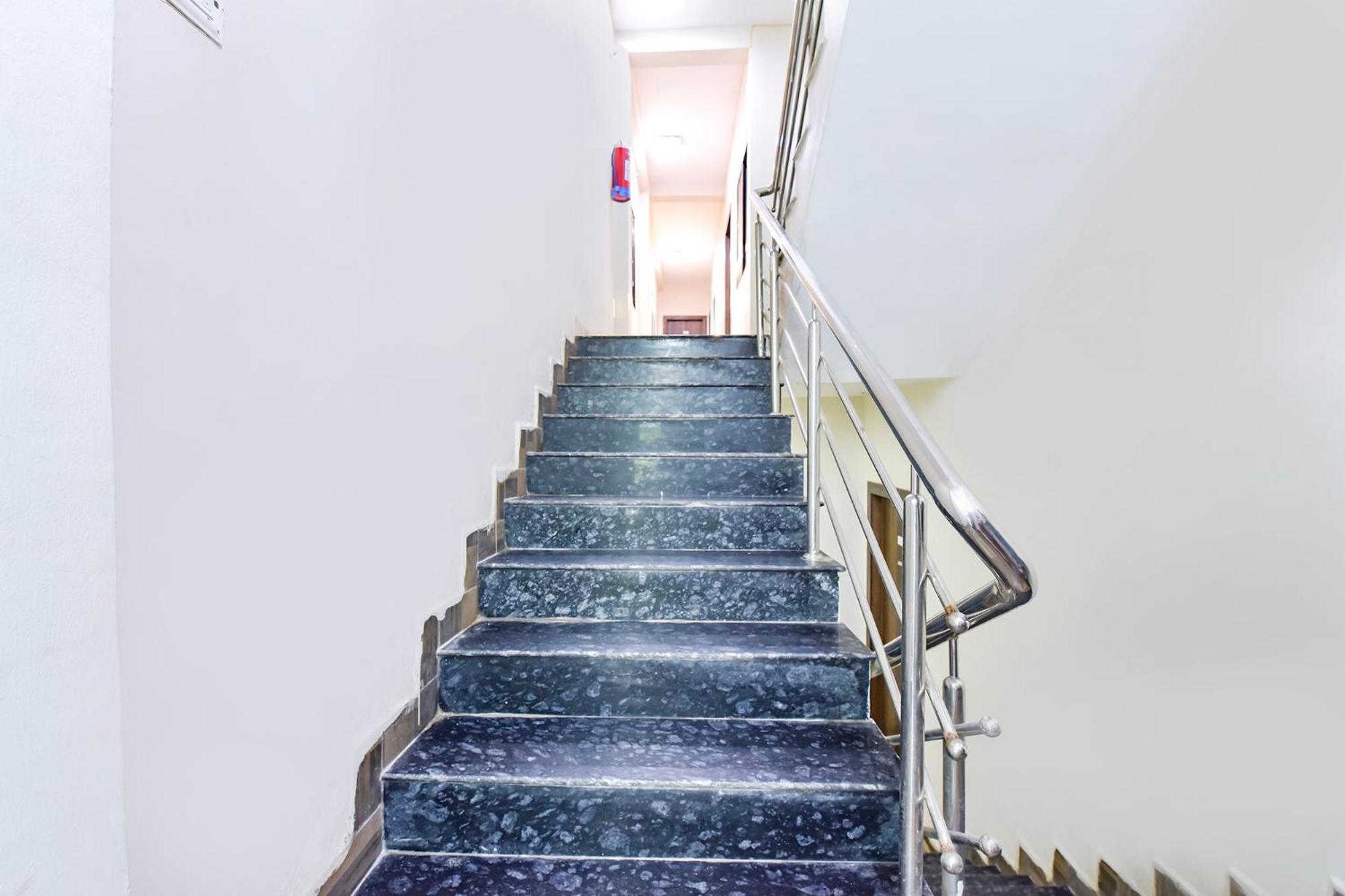 Fabexpress Nishesh Tower Hotel Ujjain Exterior foto